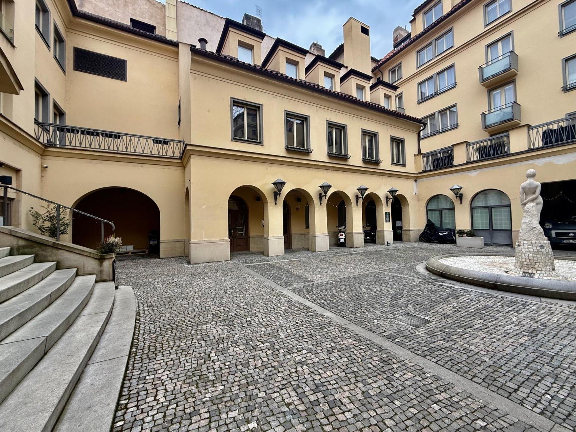 Unique Charles Bridge 2Bdr Apartment., Prague