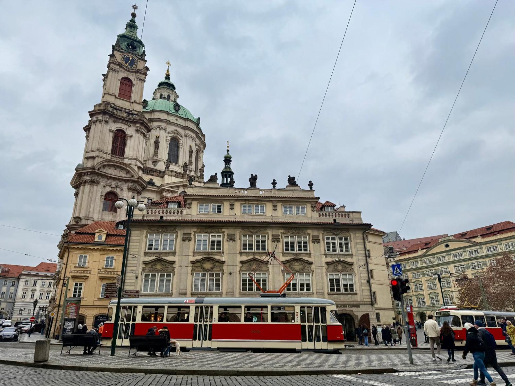 Unique Charles Bridge 2Bdr Apartment. — Photos 1